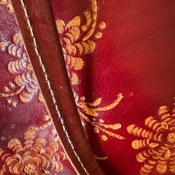 WA Hand Tooled Leather Sophisticated Red and Orange Shoulder Bag - Picture 8 of 10